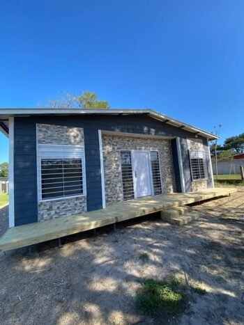 Son dos contenedores de 20 pies HC y prefabricado de 4m con un total de 54 m2 m2